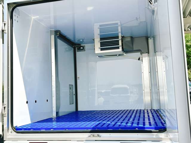 ダイハツ ハイゼットトラック カラーアルミ中温冷凍車 －７℃設定 R8年 (関東) 99
