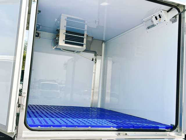 ダイハツ ハイゼットトラック カラーアルミ中温冷凍車 －７℃設定 R8年 (関東) 99