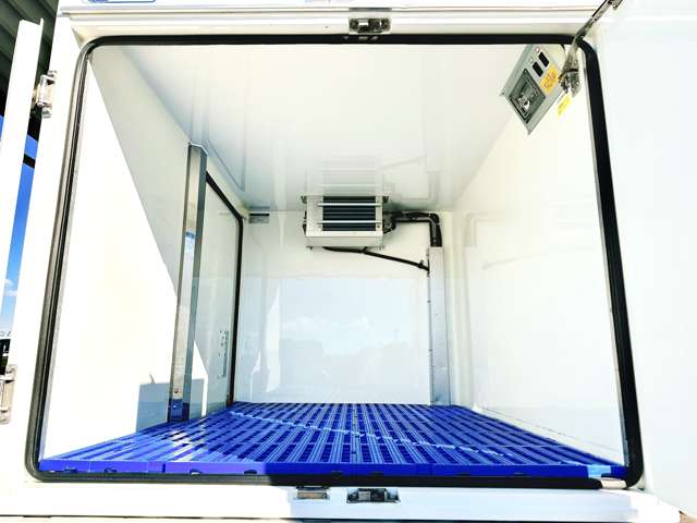 ダイハツ ハイゼットトラック ＦＲＰ中温冷蔵冷凍車 －７℃設定 H29年 (関東) 99