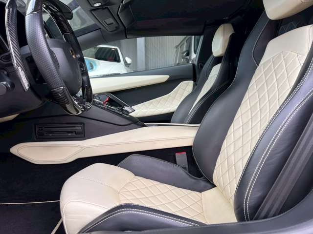 ランボルギーニ アヴェンタドールロードスタ ＬＰ７００－４ ４ＷＤ H27年 (東海) 99