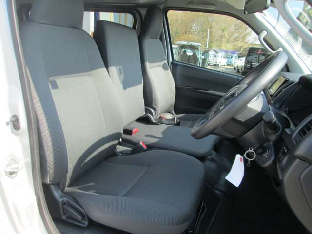 トヨタ ハイエースバン ２．０ ＤＸ ロング ＧＬパッケージ R5年 (関東) 99