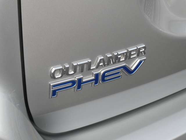 三菱 アウトランダーＰＨＥＶ ２．４ Ｇ ４ＷＤ H30年 (関東) 99