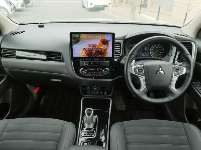 三菱 アウトランダーＰＨＥＶ ２．４ Ｇ ４ＷＤ H30年 (関東) 99
