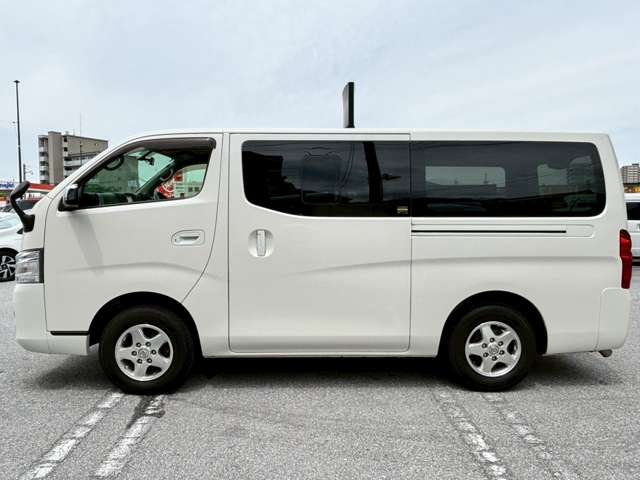 日産 ＮＶ３５０キャラバン ２．５プレミアムＧＸクロムギアパッケージ バージョンブラック ロングディーゼルターボ４ＷＤ H25年 (近畿) 99