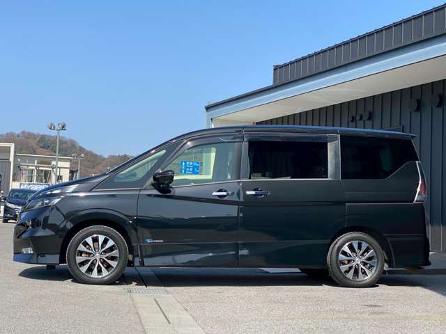 日産 セレナ ２．０ ハイウェイスター H29年 (近畿) 99