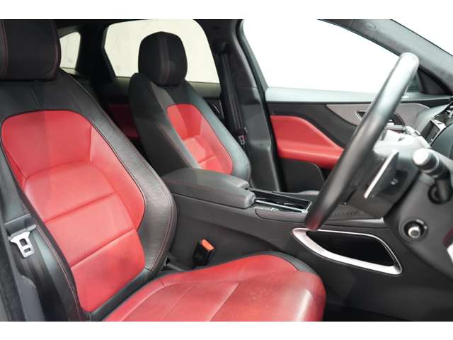 ジャガー Ｆペース チェッカーフラッグ エディション ２．０Ｌ Ｄ１８０ ディーゼルターボ ４ＷＤ R2年 (関東) 99