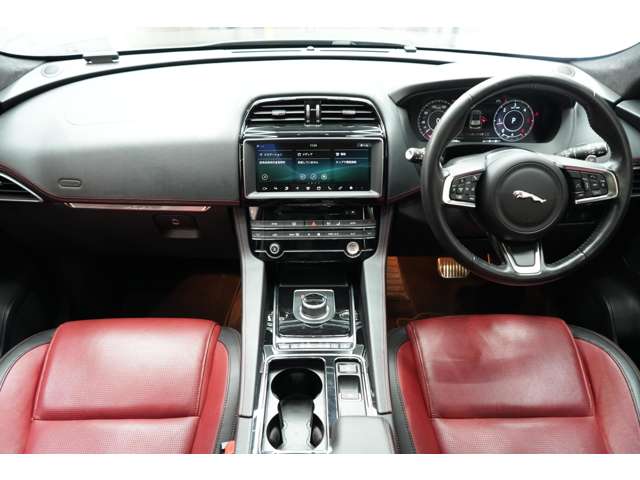 ジャガー Ｆペース チェッカーフラッグ エディション ２．０Ｌ Ｄ１８０ ディーゼルターボ ４ＷＤ R2年 (関東) 99
