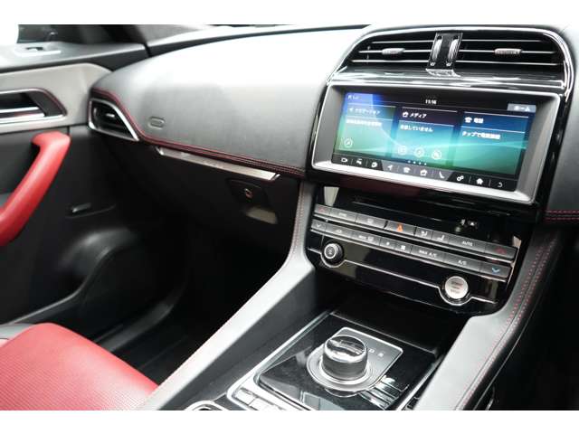 ジャガー Ｆペース チェッカーフラッグ エディション ２．０Ｌ Ｄ１８０ ディーゼルターボ ４ＷＤ R2年 (関東) 99