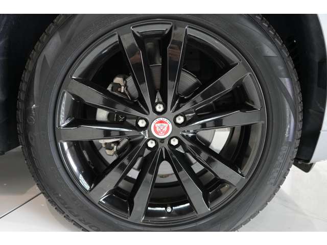 ジャガー Ｆペース チェッカーフラッグ エディション ２．０Ｌ Ｄ１８０ ディーゼルターボ ４ＷＤ R2年 (関東) 99