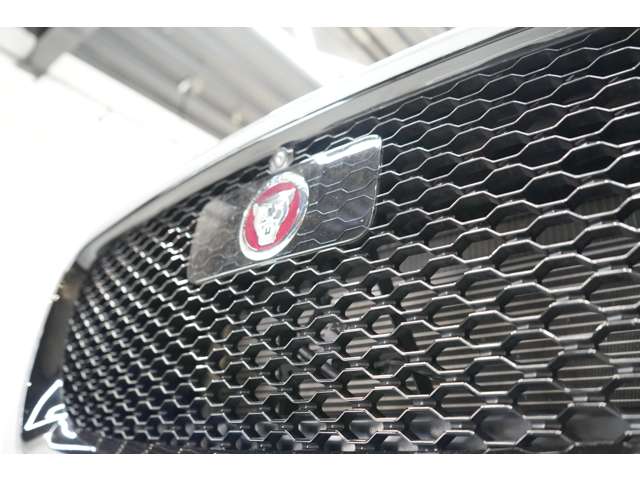 ジャガー Ｆペース チェッカーフラッグ エディション ２．０Ｌ Ｄ１８０ ディーゼルターボ ４ＷＤ R2年 (関東) 99