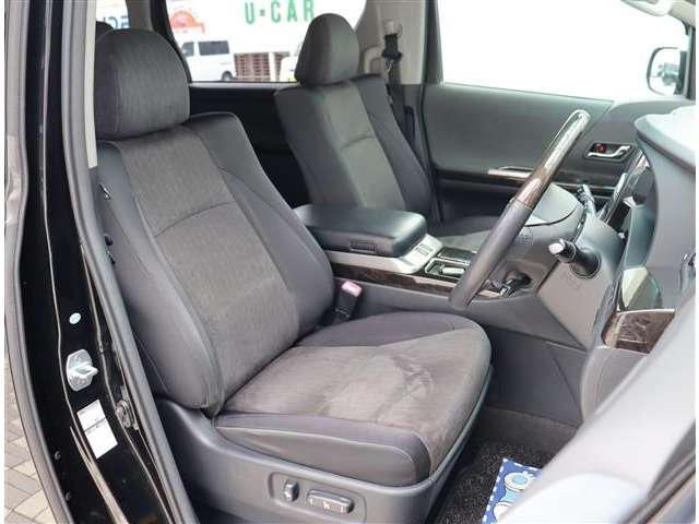 トヨタ ヴェルファイア　ハイブリッド ２．４ ＺＲ ４ＷＤ H25年 (関東) 99