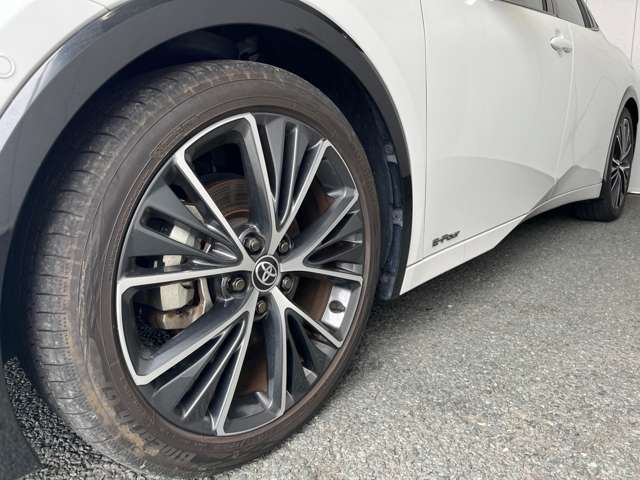 トヨタ プリウス ２．０ Ｚ Ｅ－ＦＯＵＲ ４ＷＤ R5年 (東北) 99