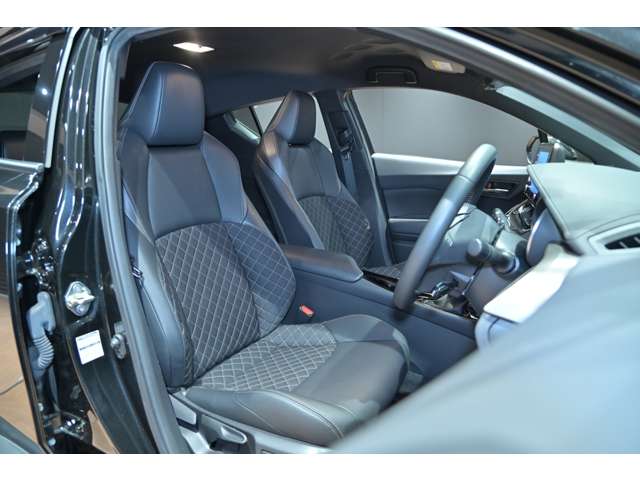 トヨタ Ｃ−ＨＲ ハイブリッド １．８ Ｇ モード ネロ セーフティ プラスＩＩＩ R5年 (関東) 99
