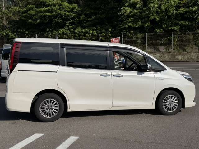 トヨタ エスクァイア　ハイブリッド １．８ ハイブリッド ＧＩ H27年 (九州・沖縄) 99