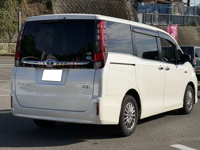 トヨタ エスクァイア　ハイブリッド １．８ ハイブリッド ＧＩ H27年 (九州・沖縄) 99