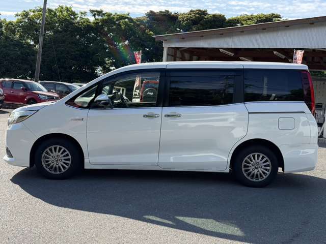トヨタ エスクァイア　ハイブリッド １．８ ハイブリッド ＧＩ H27年 (九州・沖縄) 99