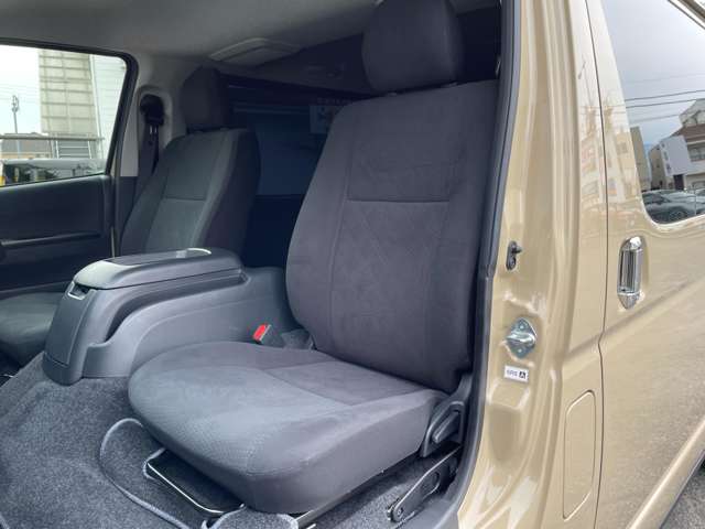 トヨタ ハイエースバン ２．８ スーパーＧＬ ロング ディーゼルターボ ４ＷＤ R7年 (近畿) 99