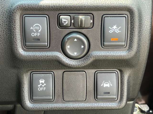 日産 ノート １．２ Ｘ ＤＩＧ－Ｓ H27年 (関東) 99