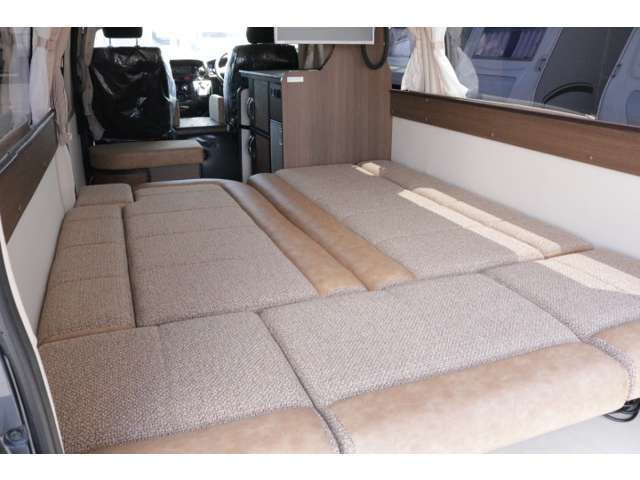 トヨタ ハイエースバン レクビィ R4年 (中国) 99