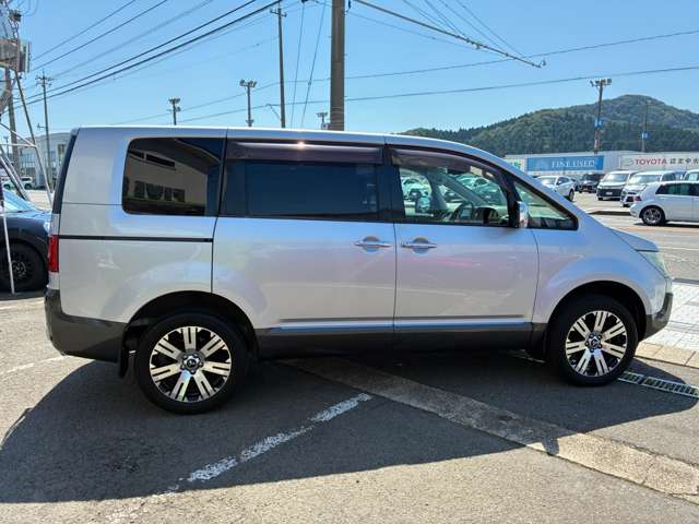 三菱 デリカ　Ｄ：５ ２．４ シャモニー ４ＷＤ H21年 (甲信越・北陸) 99