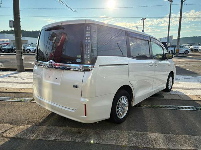 トヨタ ヴォクシー １．８ ハイブリッド Ｘ H27年 (甲信越・北陸) 99
