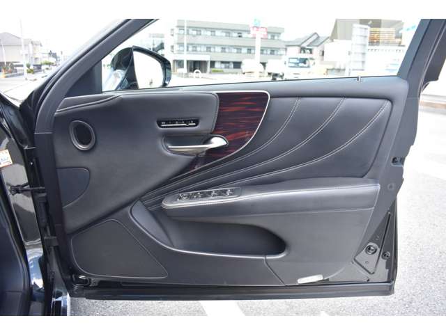 レクサス ＬＳ５００ｈ ５００Ｈ エグゼクティブ ４ＷＤ H30年 (近畿) 99