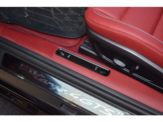 ポルシェ ９１１ タルガ４ ＧＴＳ ＰＤＫ R7年 (近畿) 99