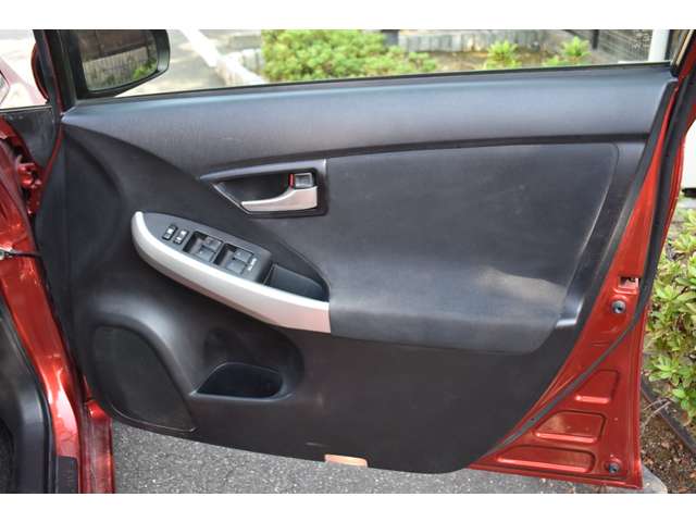 トヨタ プリウス １．８ Ｓ H25年 (近畿) 99