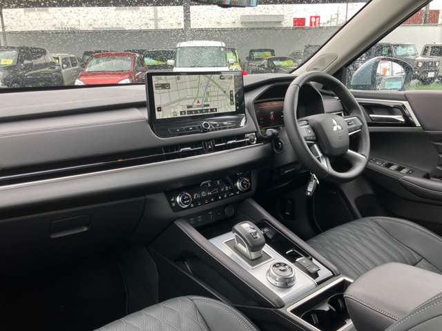 三菱 アウトランダーＰＨＥＶ ＰＨＥＶ ２．４ Ｐ ４ＷＤ R6年 (関東) 99