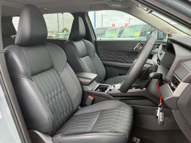 三菱 アウトランダーＰＨＥＶ ＰＨＥＶ ２．４ Ｐ ４ＷＤ R6年 (関東) 99