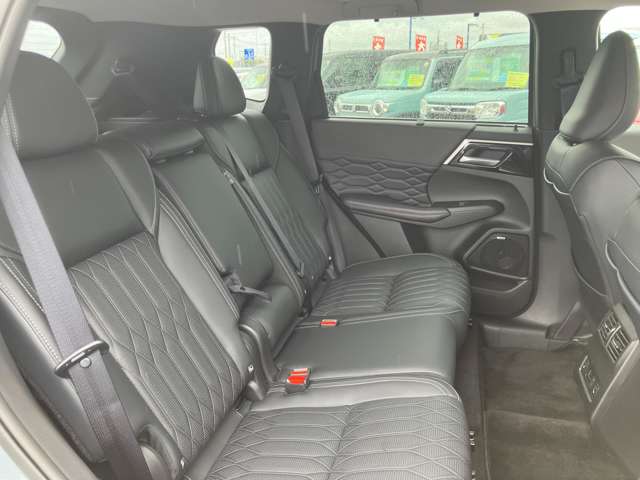 三菱 アウトランダーＰＨＥＶ ＰＨＥＶ ２．４ Ｐ ４ＷＤ R6年 (関東) 99
