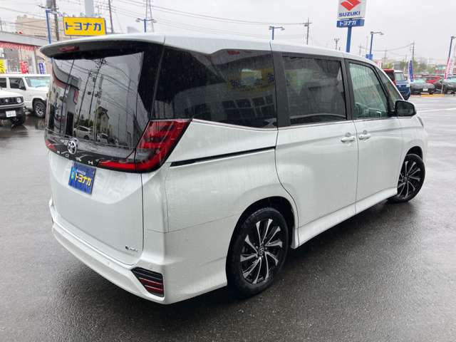 トヨタ ノア １．８ ハイブリッド Ｓ－Ｚ R8年 (関東) 99