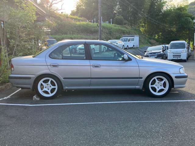 日産 サニー １．６ ＶＺ－Ｒ H11年 (中国) 99