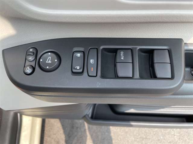 ホンダ Ｎ　ＢＯＸ ６６０ ファッションスタイル ２トーン R8年 (九州・沖縄) 99