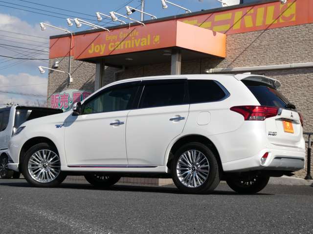 三菱 アウトランダーＰＨＥＶ ２．４ Ｇ プラスパッケージ ４ＷＤ R1年 (関東) 99