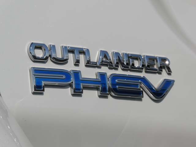 三菱 アウトランダーＰＨＥＶ ２．４ Ｇ プラスパッケージ ４ＷＤ R1年 (関東) 99