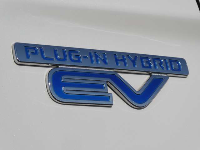 三菱 アウトランダーＰＨＥＶ ２．４ Ｇ プラスパッケージ ４ＷＤ R1年 (関東) 99