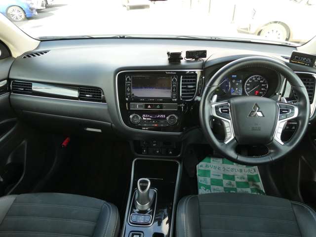 三菱 アウトランダーＰＨＥＶ ２．４ Ｇ プラスパッケージ ４ＷＤ R1年 (関東) 99
