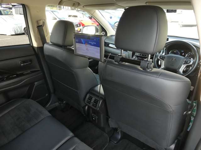三菱 アウトランダーＰＨＥＶ ２．４ Ｇ プラスパッケージ ４ＷＤ R1年 (関東) 99