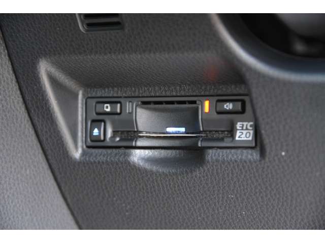 トヨタ ノア １．８ ハイブリッド Ｓ－Ｚ Ｅ－ＦＯＵＲ ４ＷＤ R8年 (近畿) 99