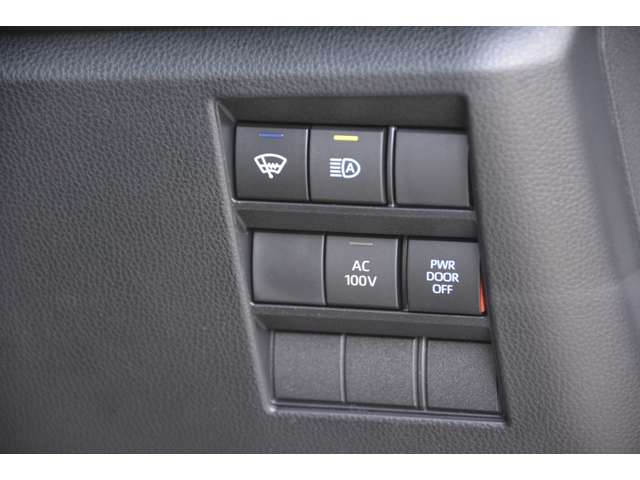 トヨタ ノア １．８ ハイブリッド Ｓ－Ｚ Ｅ－ＦＯＵＲ ４ＷＤ R8年 (近畿) 99