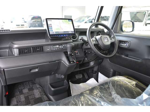 ホンダ Ｎ　ＢＯＸ カスタム ６６０ ターボ ブラック スタイル R8年 (近畿) 99