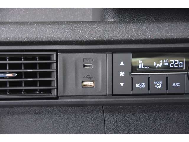 ホンダ Ｎ　ＢＯＸ カスタム ６６０ ターボ ブラック スタイル R8年 (近畿) 99