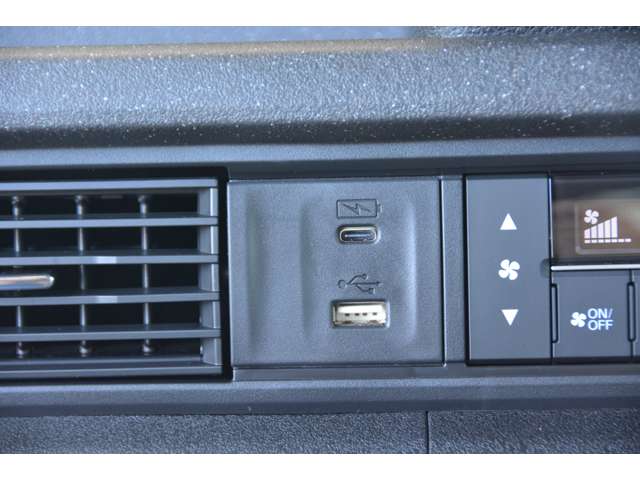 ホンダ Ｎ　ＢＯＸ カスタム ６６０ ターボ R8年 (近畿) 99