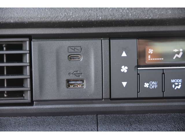 ホンダ Ｎ　ＢＯＸ カスタム ６６０ ターボ R8年 (近畿) 99