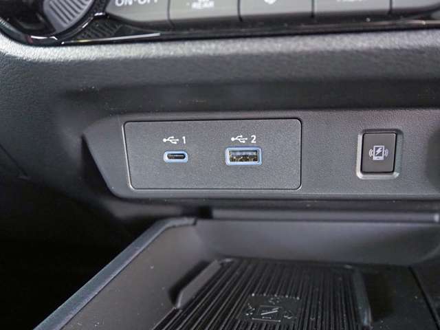 日産 ノートオーラ １．２ ＮＩＳＭＯ チューンド Ｅ－ＰＯＷＥＲ ４ＷＤ R8年 (東海) 99
