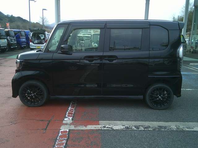 ホンダ Ｎ　ＢＯＸ カスタム ６６０ Ｌ ターボ スタイルプラス ブラック ４ＷＤ R4年 (関東) 99