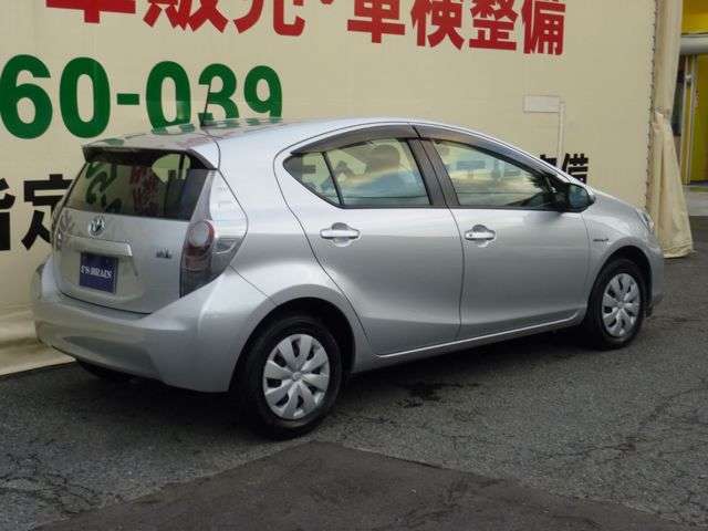 トヨタ アクア １．５ Ｌ H24年 (中国) 99