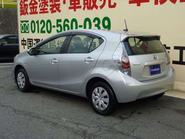 トヨタ アクア １．５ Ｌ H24年 (中国) 99