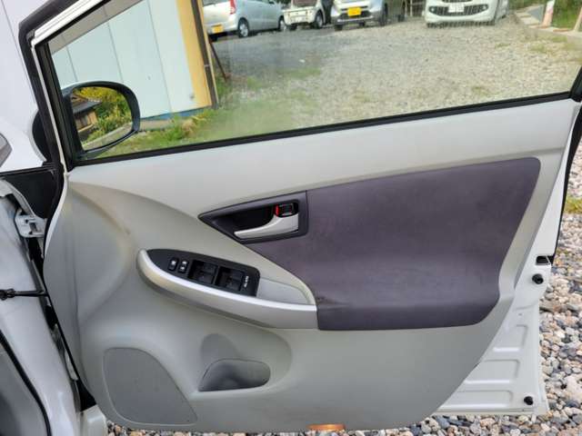 トヨタ プリウス １．８ Ｓ ＬＥＤエディション H22年 (中国) 99